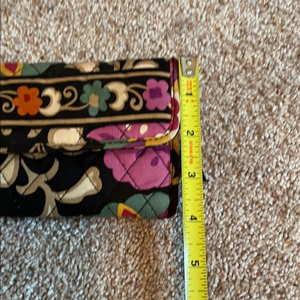 Vera Bradley Suzani retired wallet- Floral quilted - Picture 3 of 9